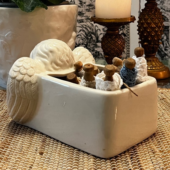Vintage Ivory Glazed Porcelain Cherub Angel Planter - Picture 7 of 10